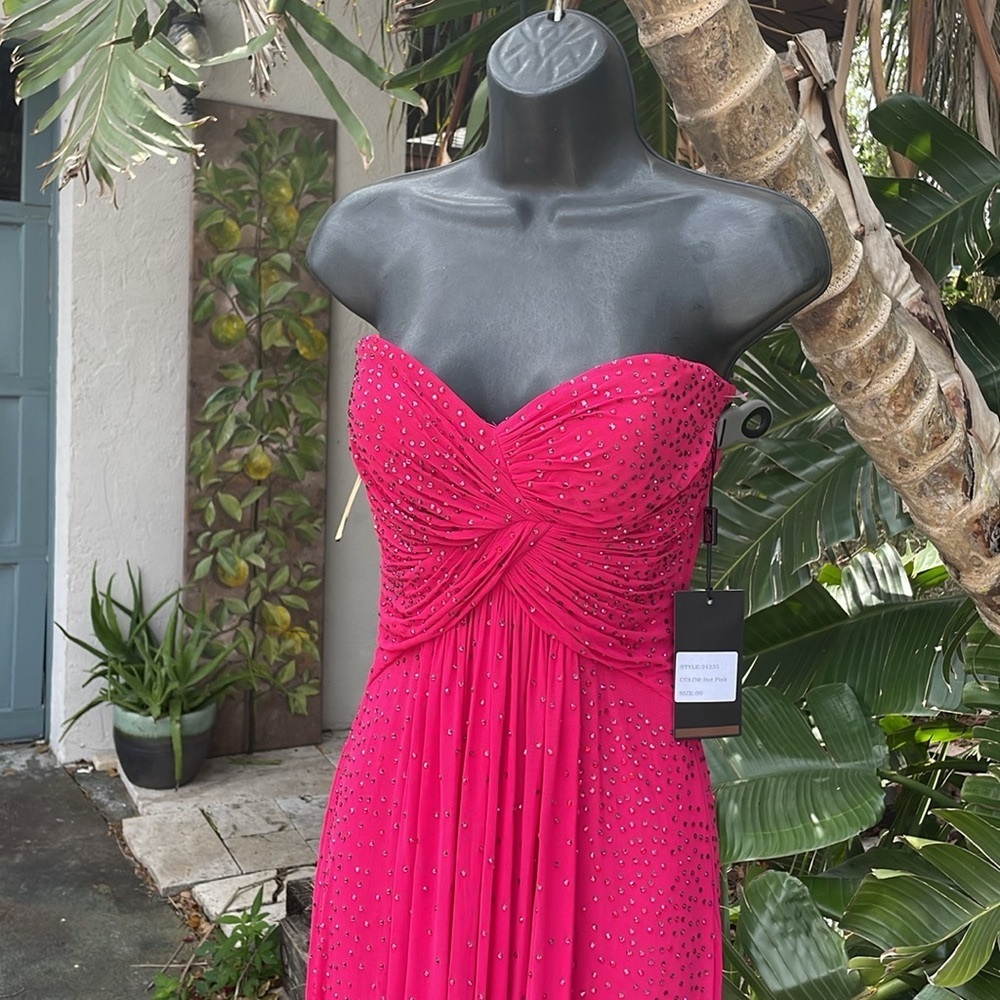 La Femme strapless, formal gown